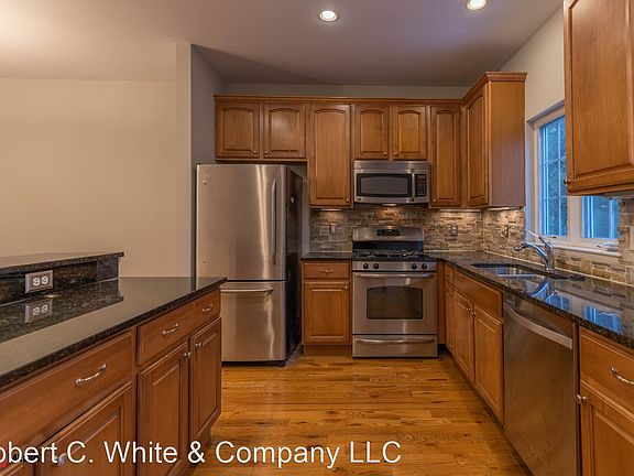 5th image of 2 Sheridan St Unit 602
