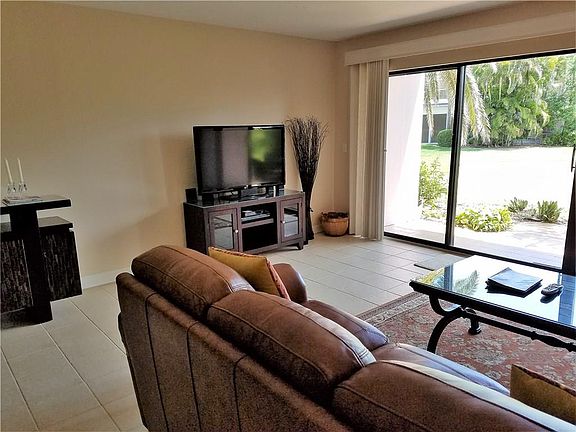 4th image of 300 Harbour Dr APT 205C