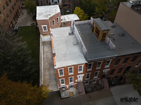 342 Carroll Street image 3 of 10