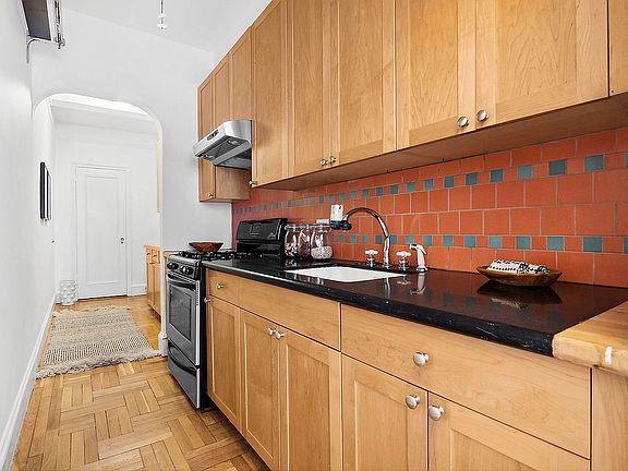 4th image of 50 Plaza St E APT 6E