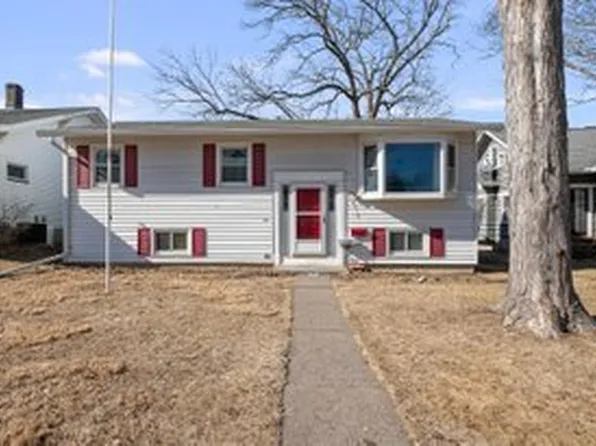 2716 Davenport Ave, Davenport, IA 52803