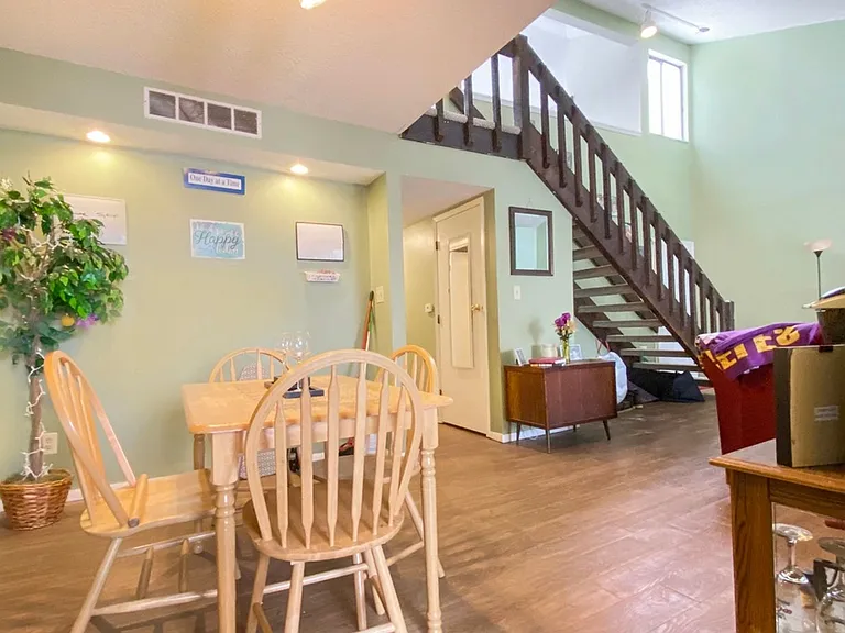 2105 Melrose Dr — Photo 7