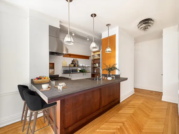 885 West End Avenue image 4 of 14