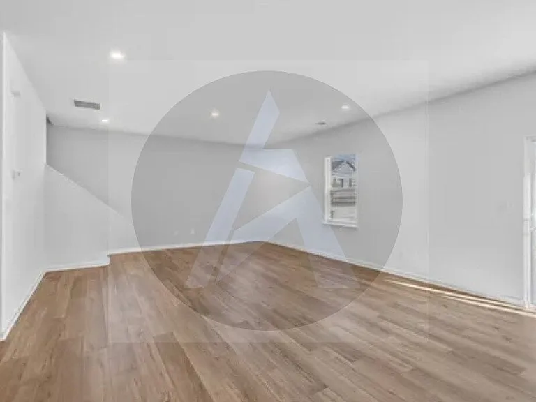 1420 Hunter Trl — Photo 5
