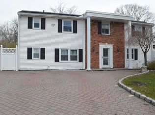 15 Washington Ave, Selden, NY 11784