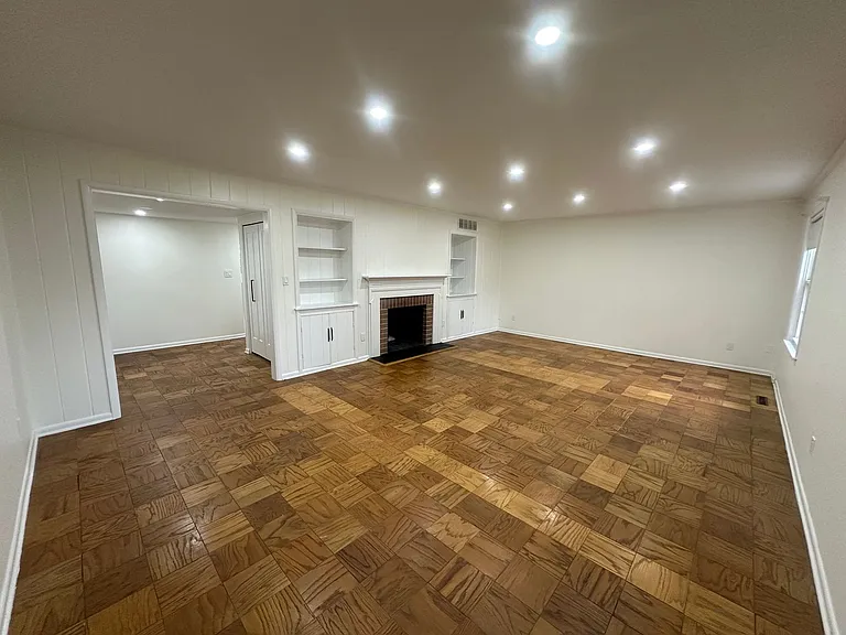 Melrose Apartments — Photo 36
