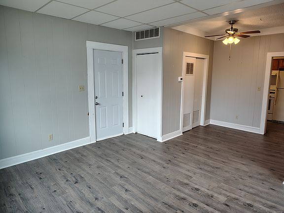 5th image of 403 Linden St