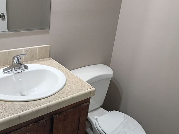 5th image of 16 Creekside Cir
