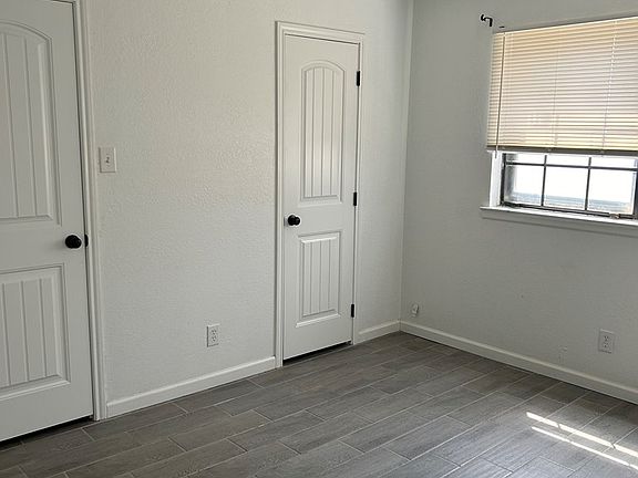 5th image of 9008 Holiday Dr