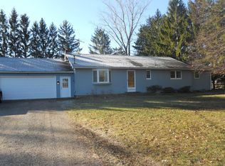 6524 Sweetland Rd, Stafford, NY 14143