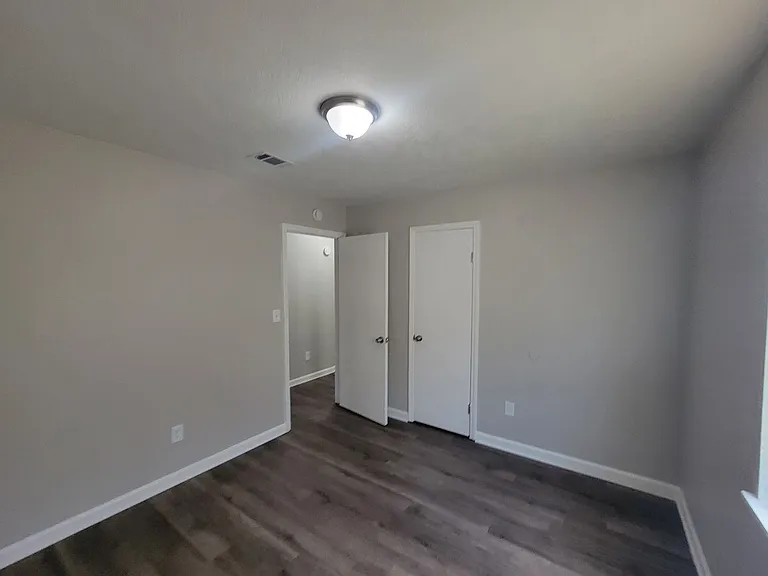 611 Langley Ct — Photo 18