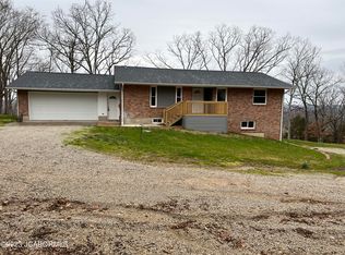 44 Sand Hill Rd, Eldon, MO 65026