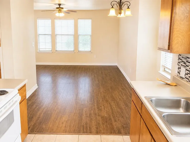 114 Sendero Dr — Photo 3