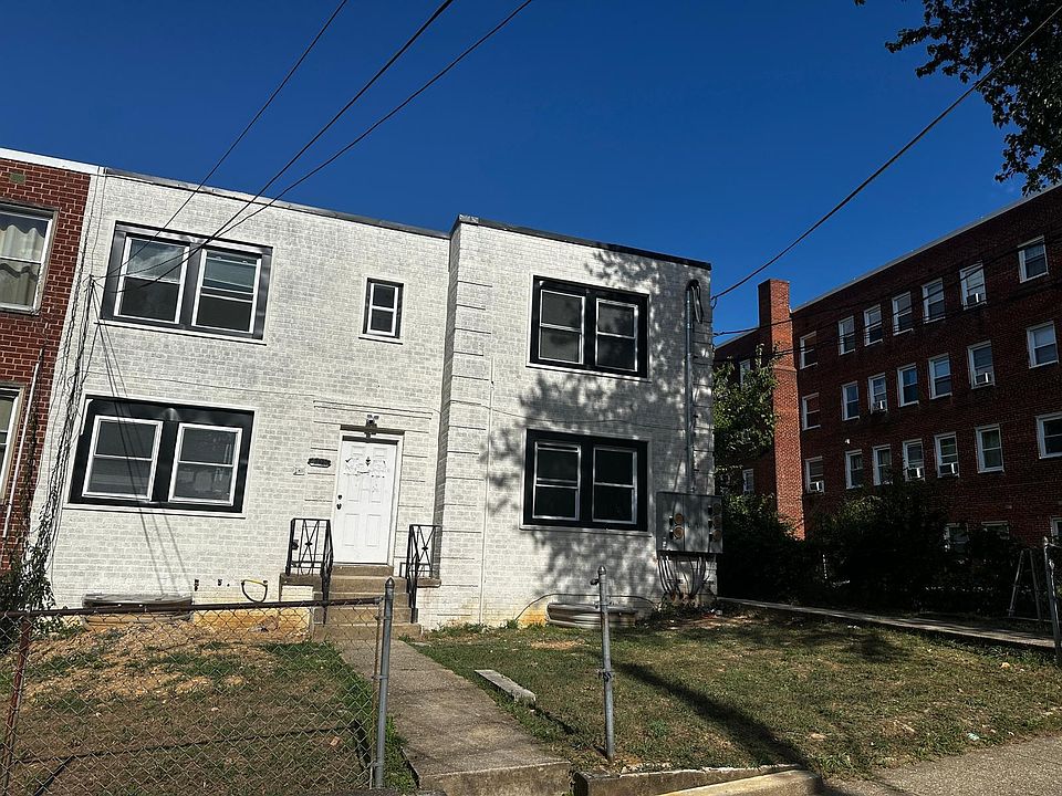 1st image of 408 Chaplin St SE #1