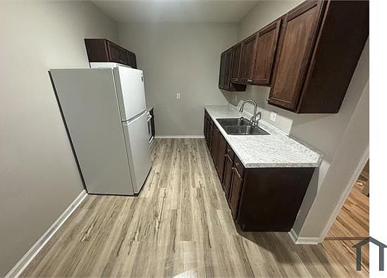 1st image of 412 W 7th St #2