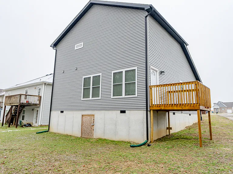 225 Southern Lake Dr — Photo 5