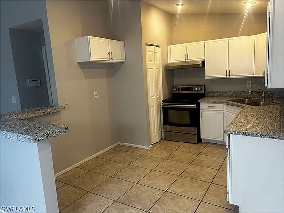 5th image of 3017 NE 5th Ave