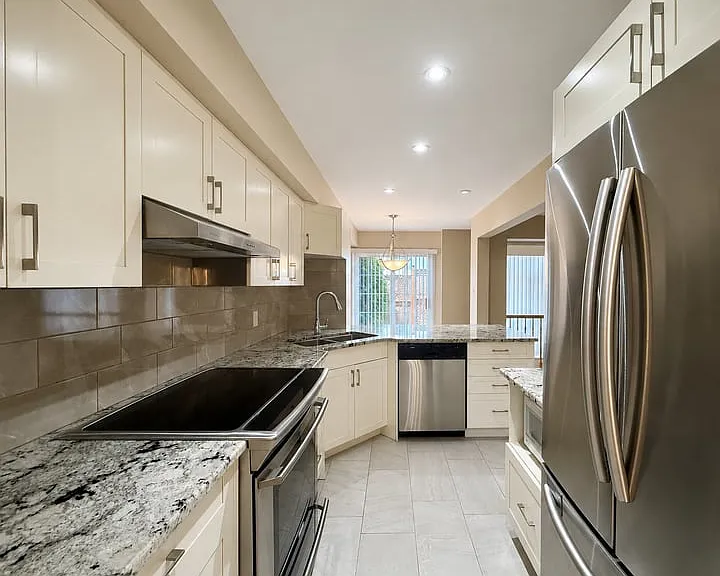 30 Riverstone Dr — Photo 2