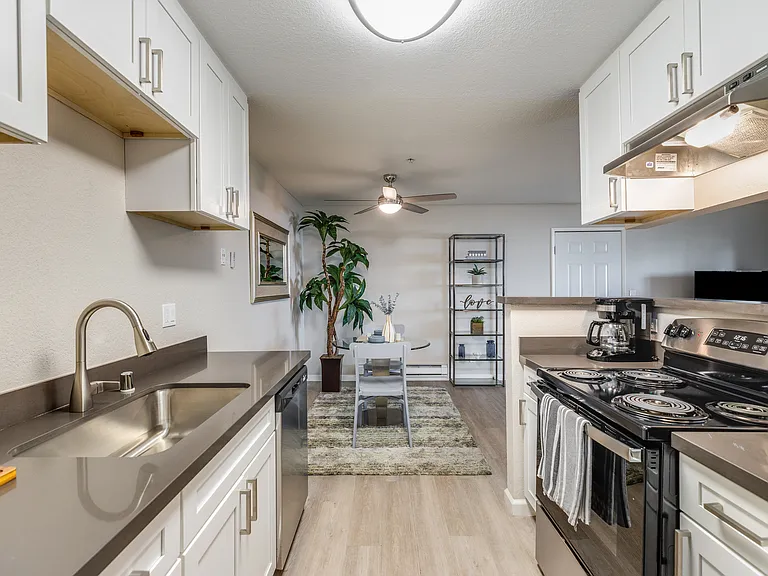The Dutton Apartments — Photo 35