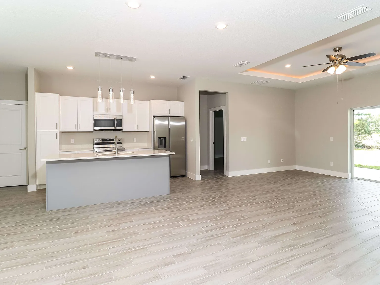 4 bed, 2.0 bath, 1670 sqft, $2,035 — Photo 4