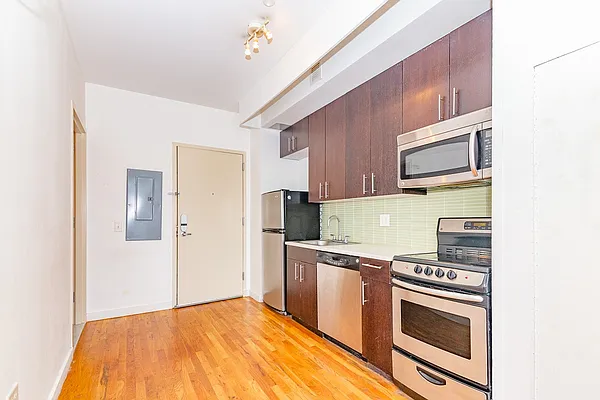 Rented by MySpaceNYC | media 24