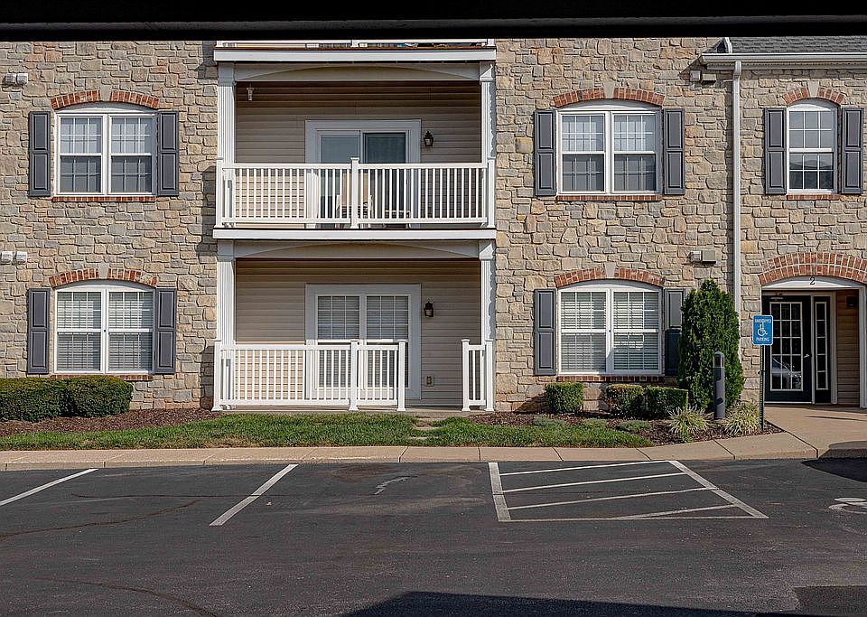 2 Monarch Trace Ct APT 103 Chesterfield MO 63017 Zillow   E547791cbfee90b5be63b71619f3d581 Cc Ft 960 