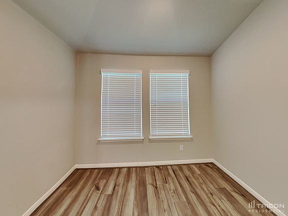 3rd image of 13555 Paxton Blvd