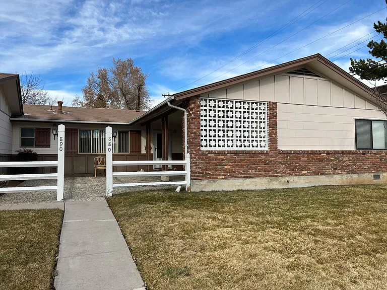 880 Tyler Way — Photo 16