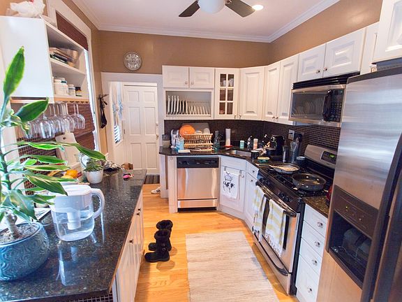4th image of 294 Mount Auburn St #1