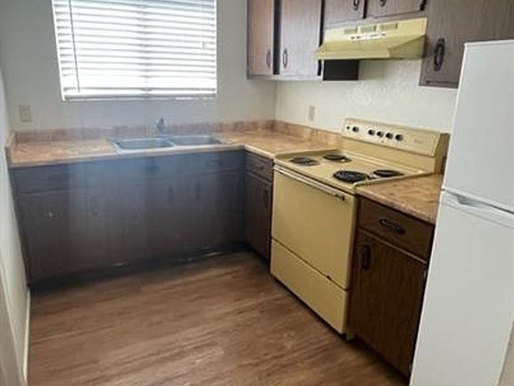 3rd image of 2842 N Park Ave #0