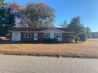 54 Rolling Springs Dr, Spring Lake, NC 28390