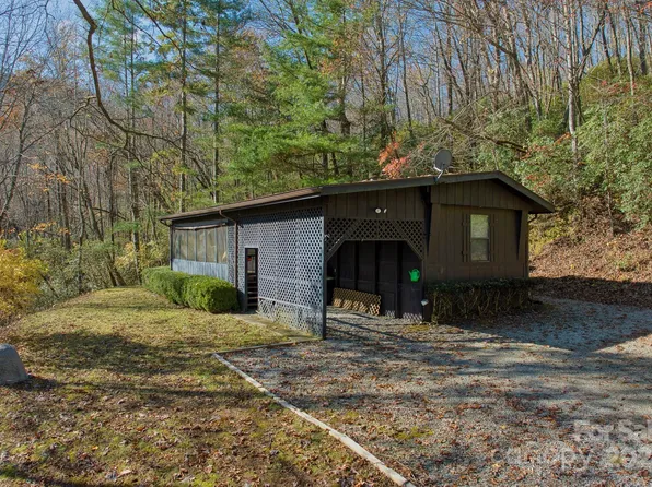 74 Pats Ln, Brevard, NC 28712