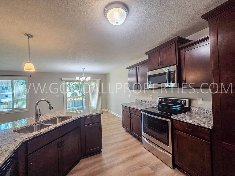 885 Northview Dr — Photo 5