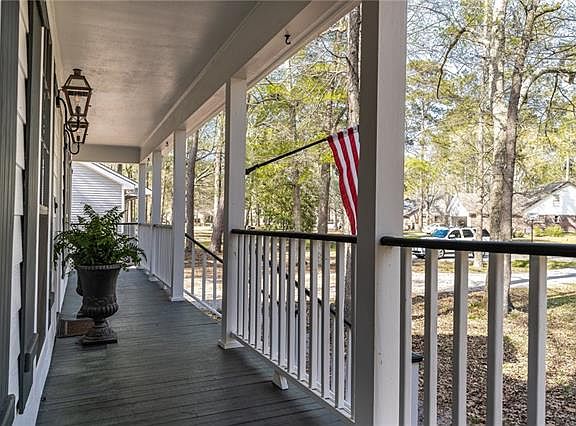 2nd image of 716 Willow Oak Ln