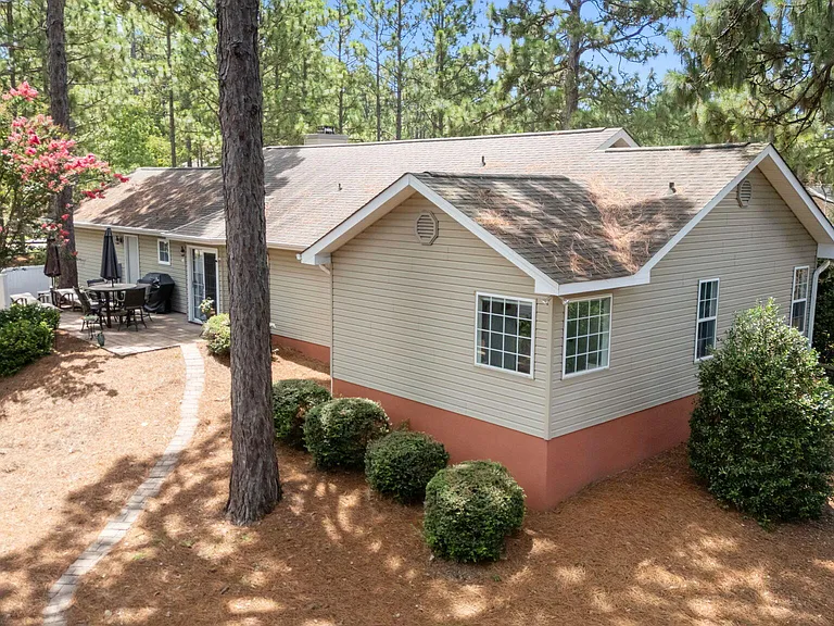 39 Bedford Cir — Photo 35