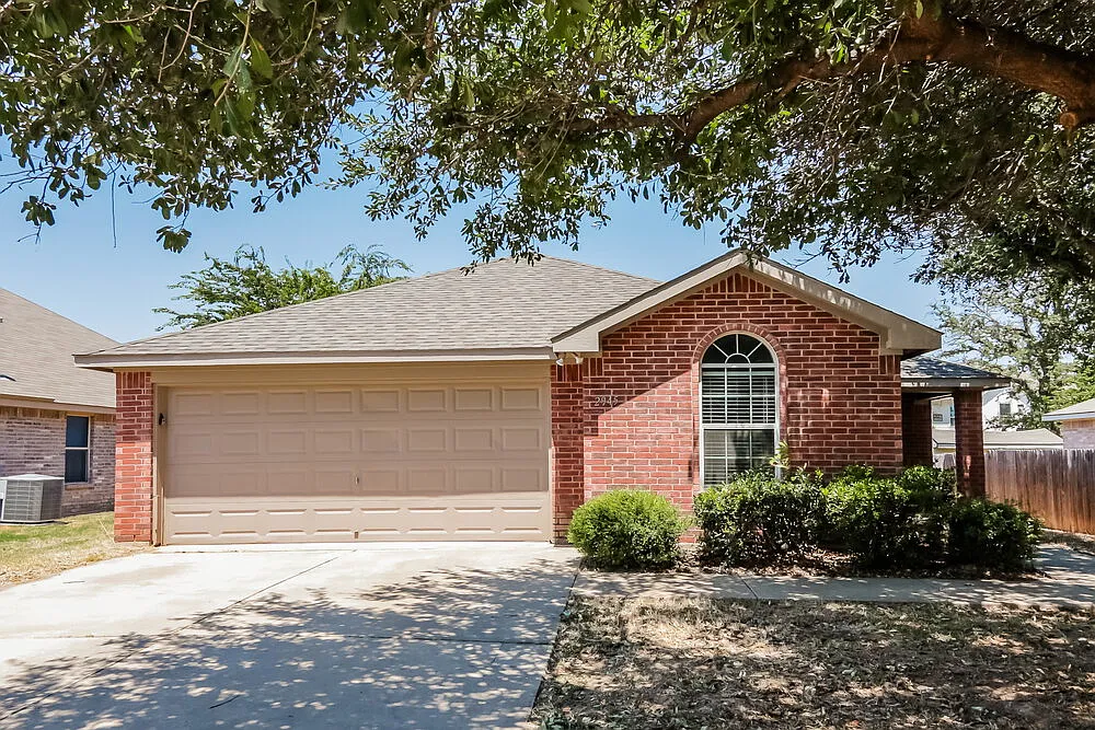 3 bed, 2.0 bath, 1564 sqft, $2,060 — Photo 1