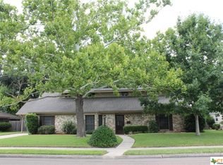 305 Salisbury Ln, Victoria, TX 77904