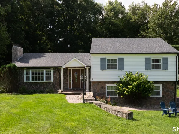 123 Northwood Drive, Middlebury, CT 06762