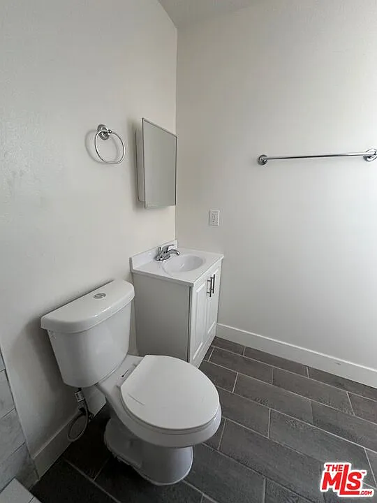 3 bed, 2.0 bath, 1065 sqft, $3,999 — Photo 2