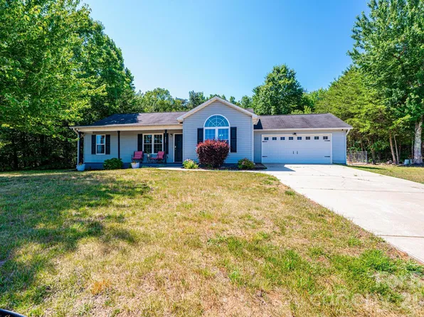 205 Winding Cedar Dr, Statesville, NC 28677