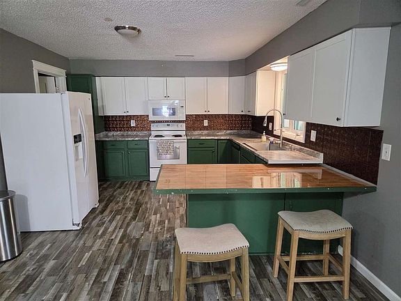 3rd image of 217 A Ave