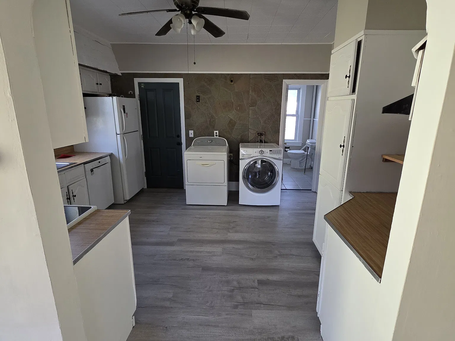 3 bed, 1050 sqft, $1,800 — Photo 3