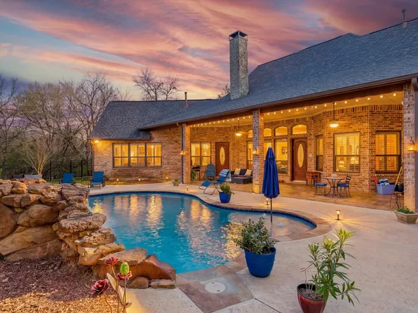 2050 E Oak Shores Dr, Crossroads, TX 76227