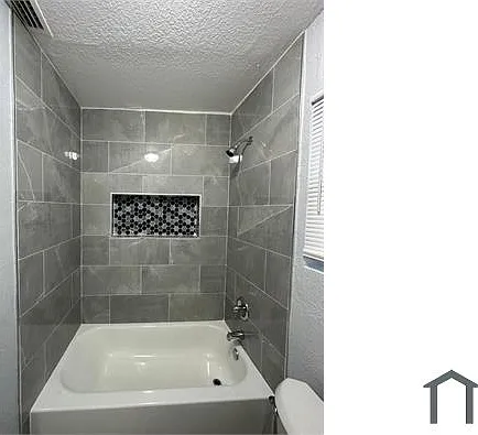 1024 W 22nd St — Photo 32