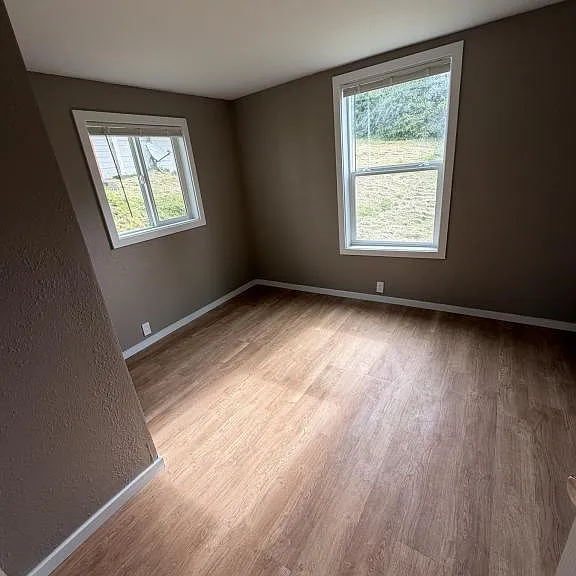 985 Oregon St — Photo 12