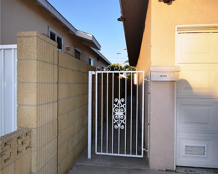 18328 Devlin Ave — Photo 5