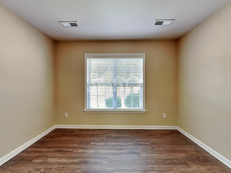 1867 Longmont Dr — Photo 20