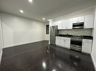 327 W 35th St #2B, New York, NY 10001