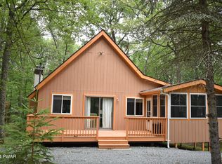 224 Maple Ridge Dr, Lords Valley, PA 18428