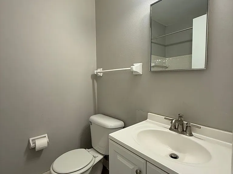 N89W16746 Appleton Ave — Photo 2